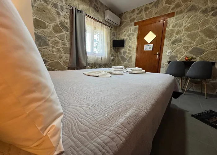 Aristos Apartments & Suites